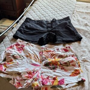 Old Navy Black and Floral Women's Jean Shorts